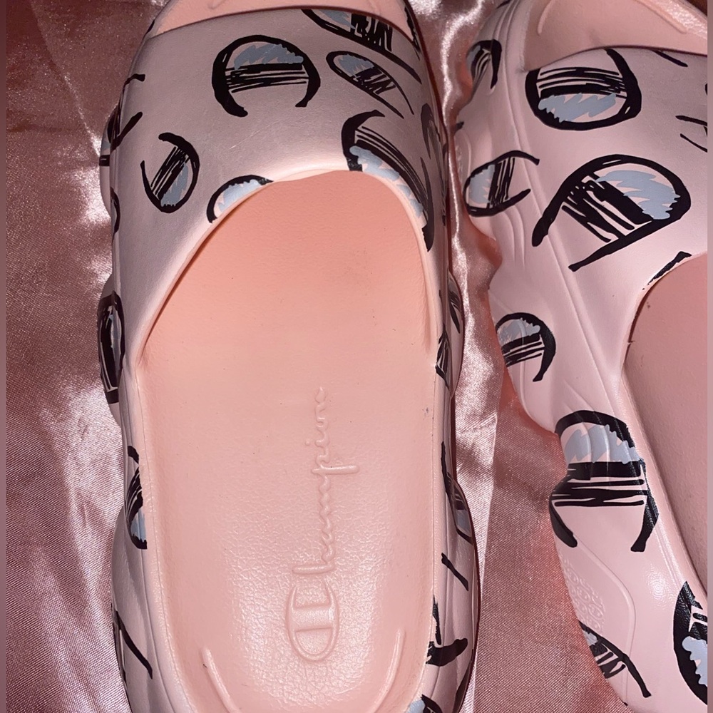 NEW Light Pink Champion slides, Women’s size 9      BRAND NEW!!!